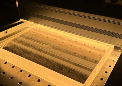 玻璃激光切割創(chuàng)新技術(shù)：線(xiàn)型聚焦紅外加熱實(shí)現(xiàn)快速裂片